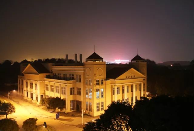 二师夜景