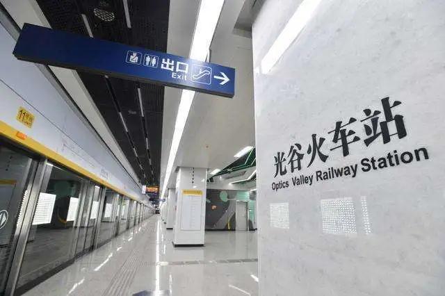 光谷火车站毗邻湖北二师